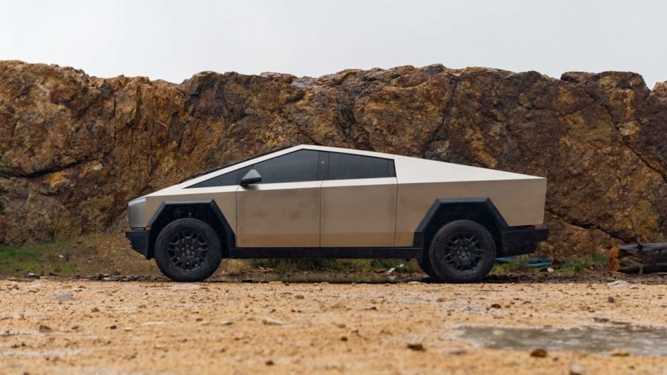 테슬라의 괴물 픽업, 2025사이버트럭 한국상륙…520km 주행 가격은  1억4천만 원 이미지 2