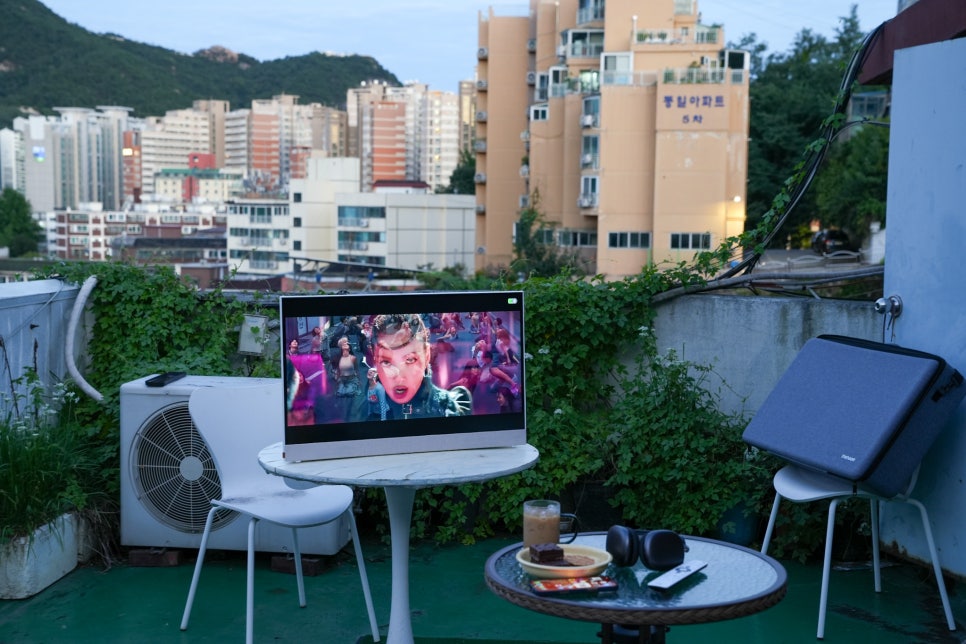 네이버 추석 특선물 더함 CHiQ 구글 5.0 무선 포터블 Z TV로 즐기는 "스마트 TV 라이프 옥상이 캠핑장이 된다?" 이미지 12
