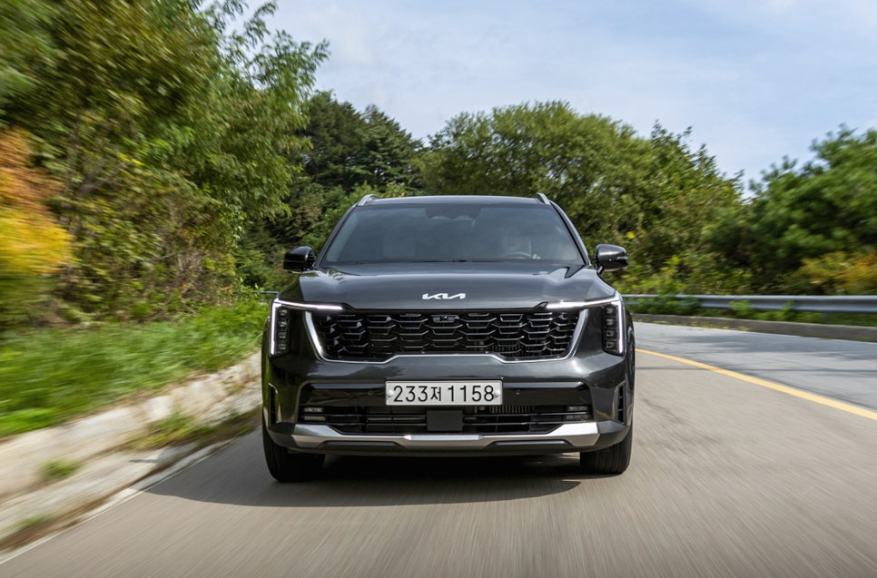 패밀리 SUV 최강자? 풀체인지 소식이 있는 기아 2026 쏘렌토 하이브리드 vs 전통의 토요타 하이랜더, 이미지 8