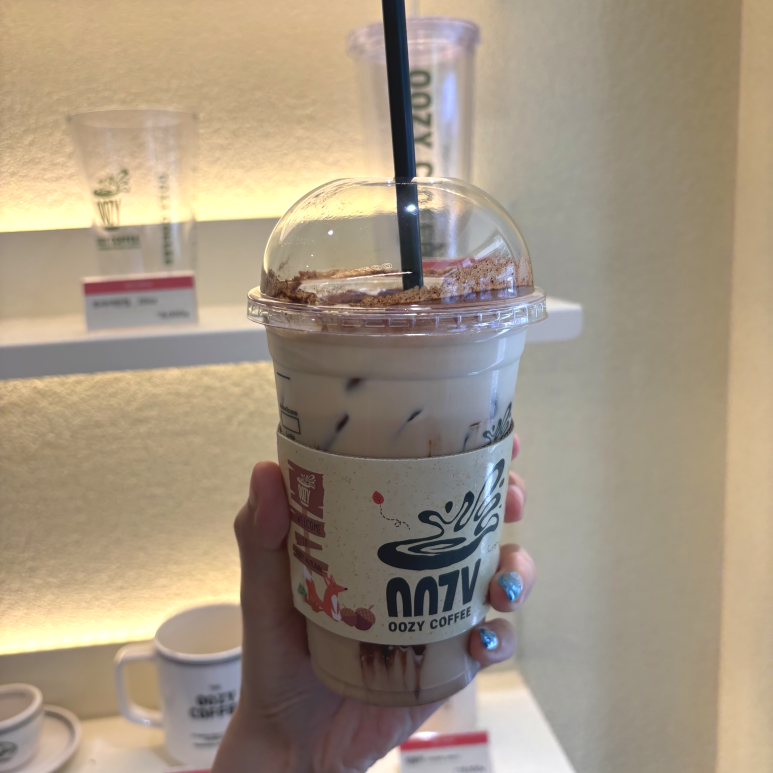 우지커피 창천점 사진 8