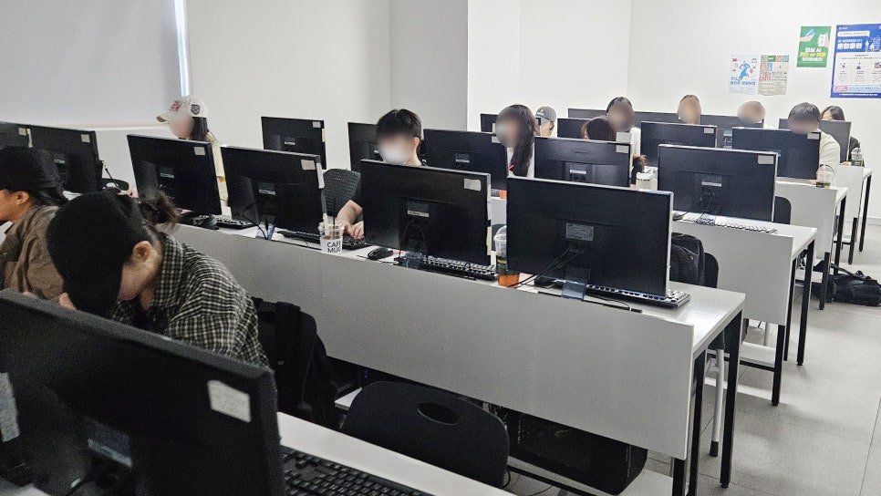 웹디자인학원 실습 교육 후기: 커리큘럼과 자격증 대비