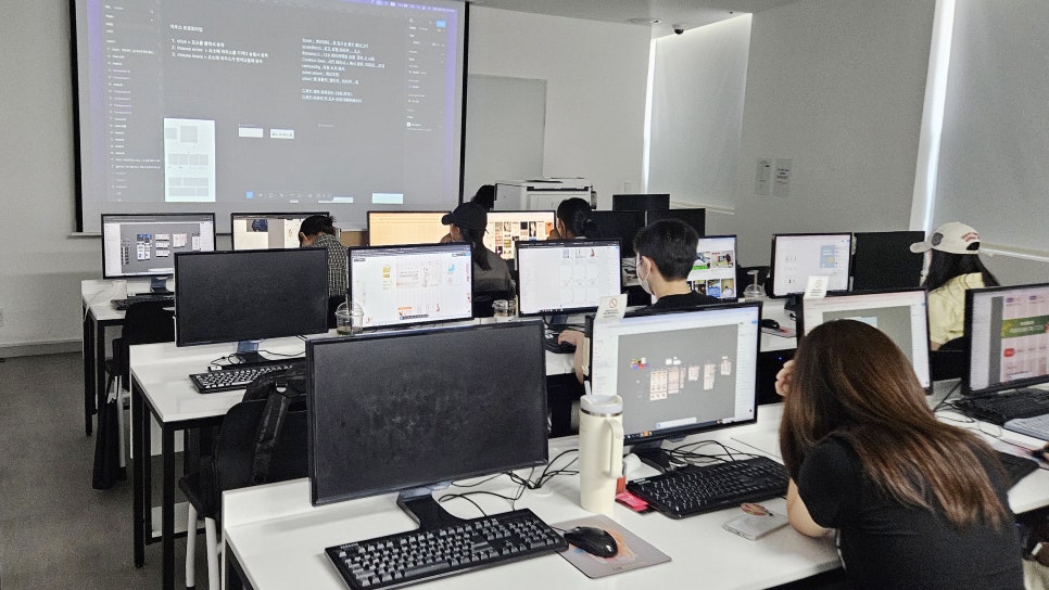 웹디자인학원 실습 교육 후기: 커리큘럼과 자격증 대비 — 사진 1