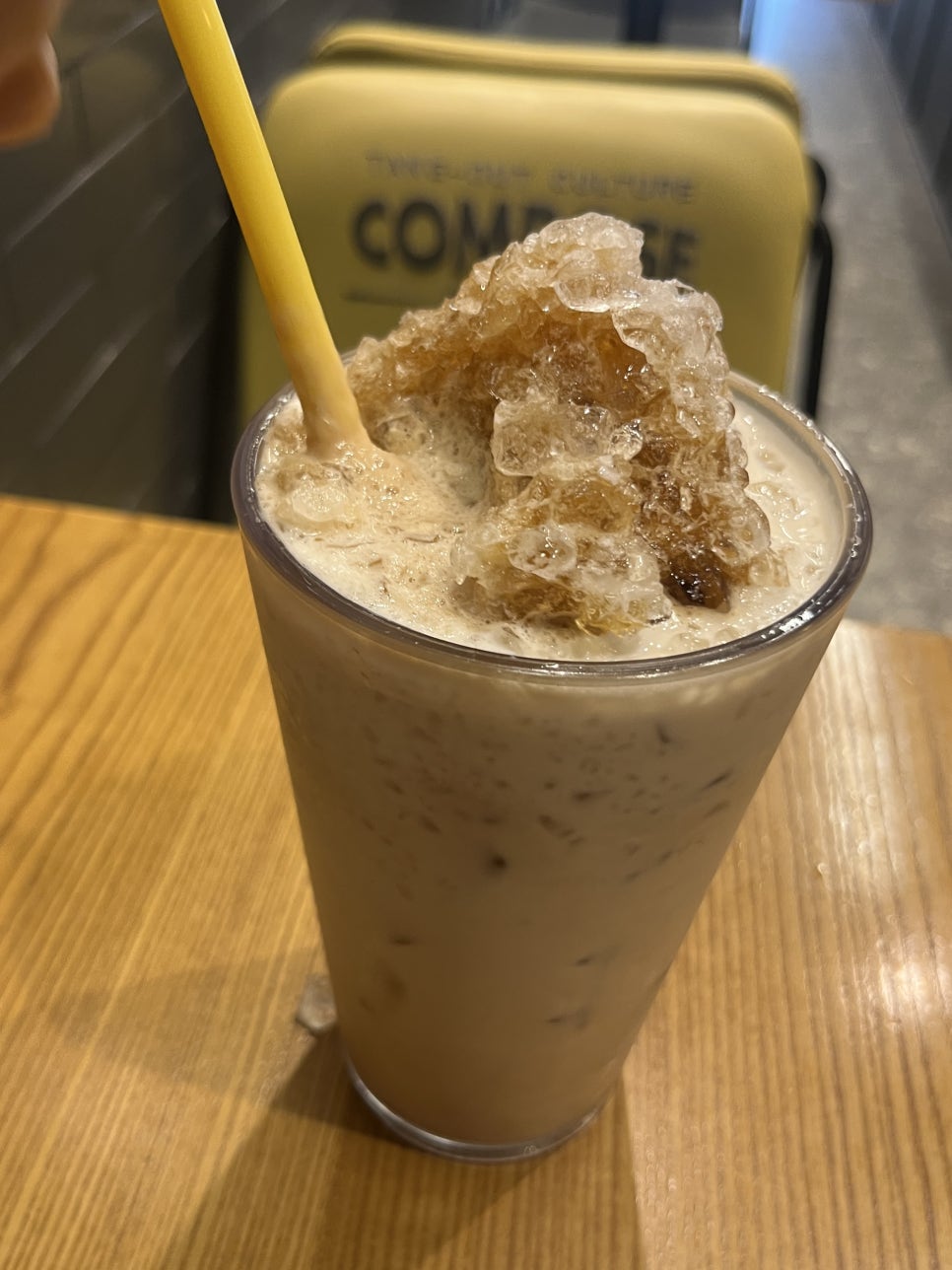 컴포즈커피 홍대삼거리점 사진 6