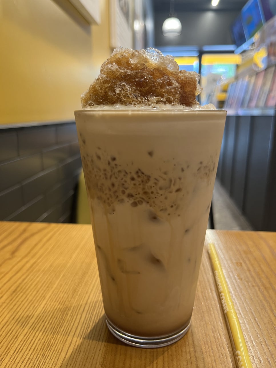 컴포즈커피 홍대삼거리점 사진 4