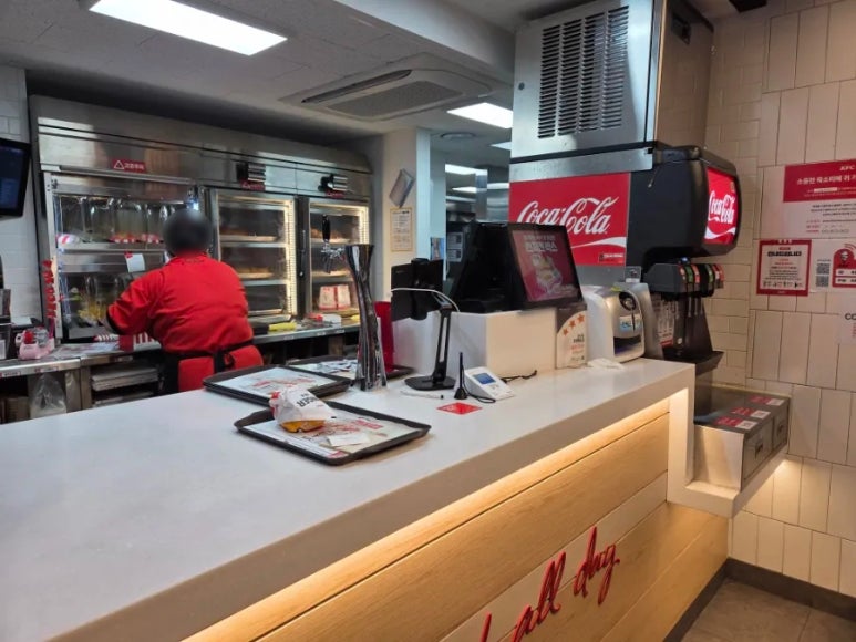 KFC 서울교대S점 사진 8