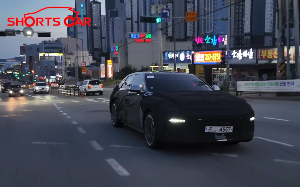 풀체인지급 업그레이드? 2026 그랜저(GN7) 페이스리프 "스파이샷 유출 플레오스·MLA로 완전히 달라졌다” 이미지 6