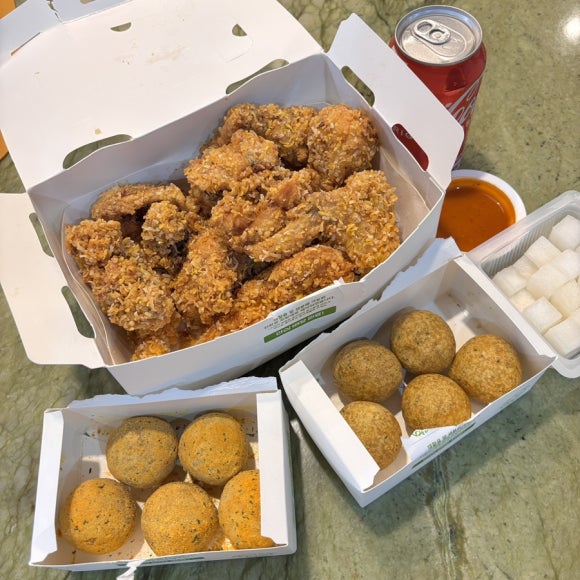 BHC치킨 보라매역점 사진 8