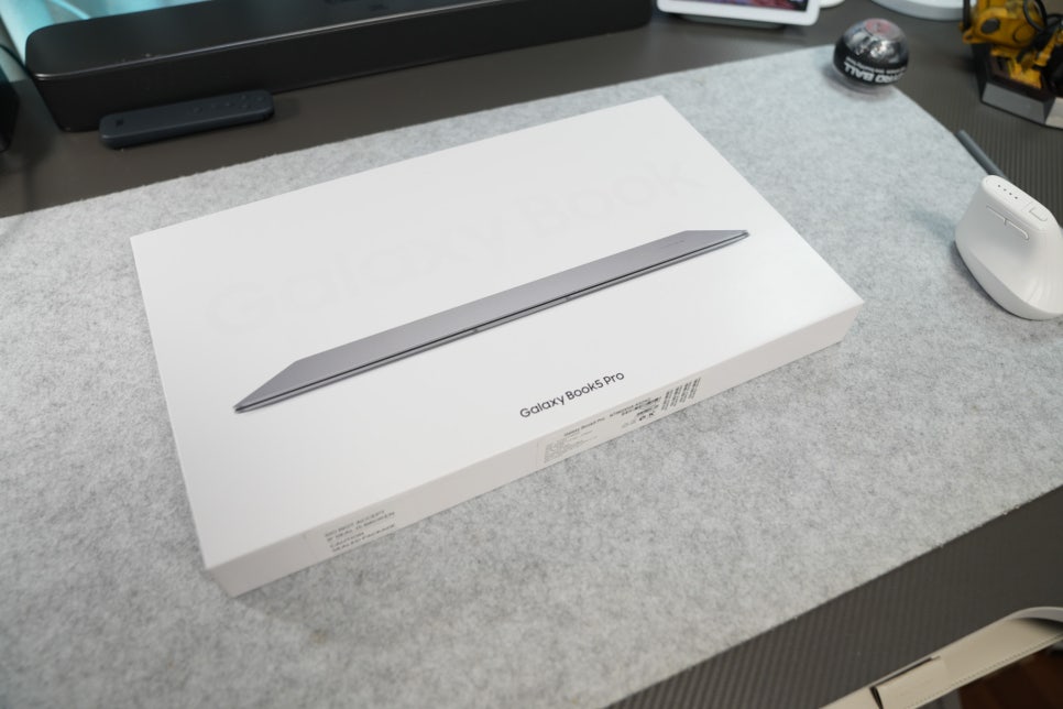 삼성전자 갤럭시북5 프로 NT960XHA-K52A 리뷰 – 인텔 루나레이크와 32GB로 16인치 프리미엄 AI 노트북 이미지 3