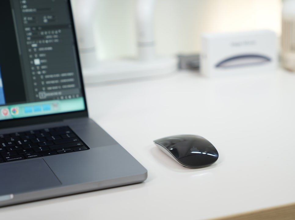 매직 마우스 2 블랙 USB-C, 맥을 위한 전용 마우스 맥북프로 16인치와 함께 써보니 이미지 5