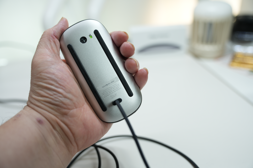 매직 마우스 2 블랙 USB-C, 맥을 위한 전용 마우스 맥북프로 16인치와 함께 써보니 이미지 6