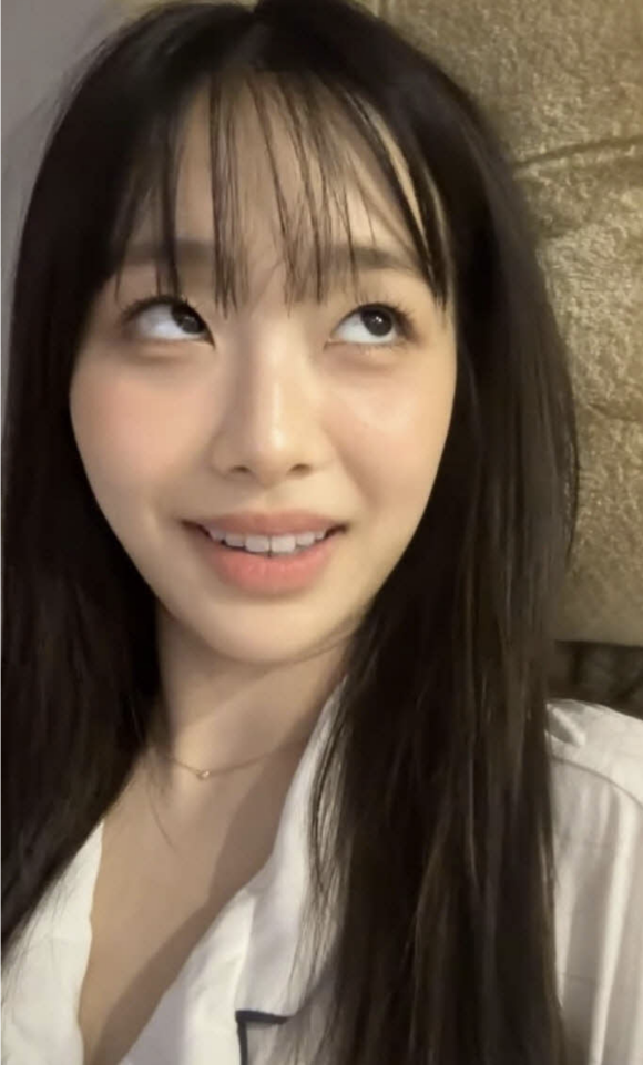 잠옷만 입고 라이브하다 속옷 안입어 튀어나온게 보이자 가리는 츄 8