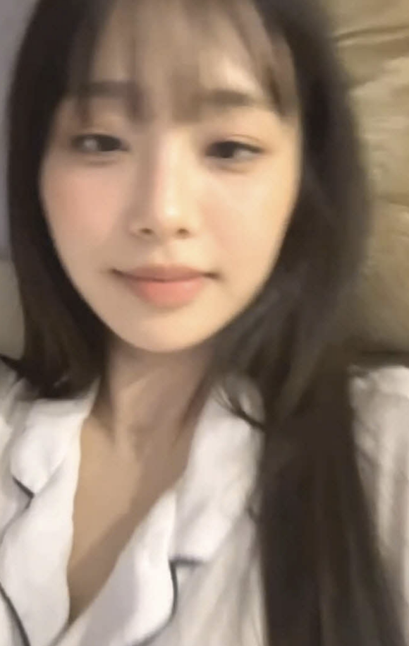 잠옷만 입고 라이브하다 속옷 안입어 튀어나온게 보이자 가리는 츄 3