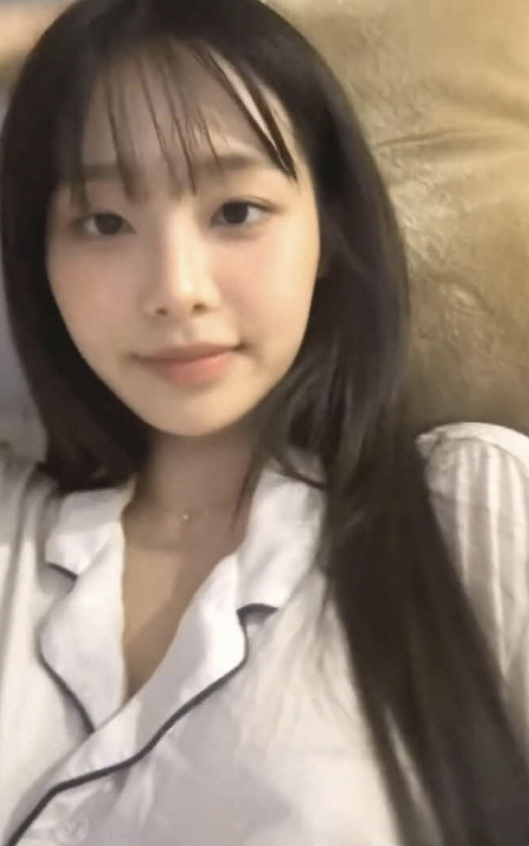 잠옷만 입고 라이브하다 속옷 안입어 튀어나온게 보이자 가리는 츄 5