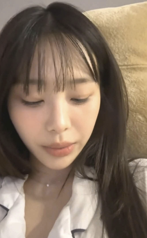 잠옷만 입고 라이브하다 속옷 안입어 튀어나온게 보이자 가리는 츄 7