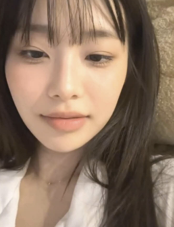 잠옷만 입고 라이브하다 속옷 안입어 튀어나온게 보이자 가리는 츄 2