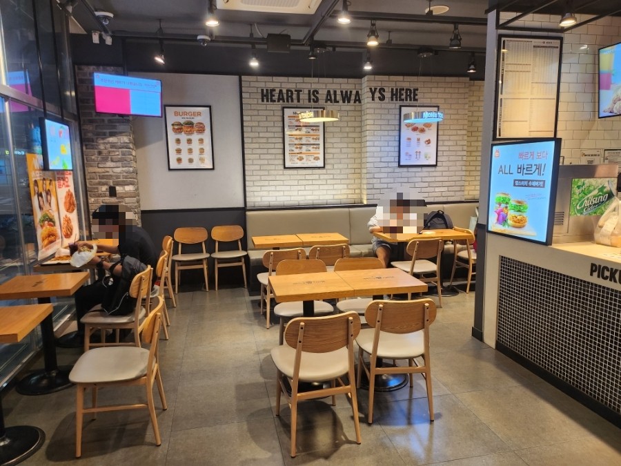 맘스터치 안산신길점 사진 8