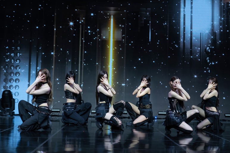 Smart Album][SET] Izna 1st Mini Album - N/a (SET Ver.) 7izna Ver