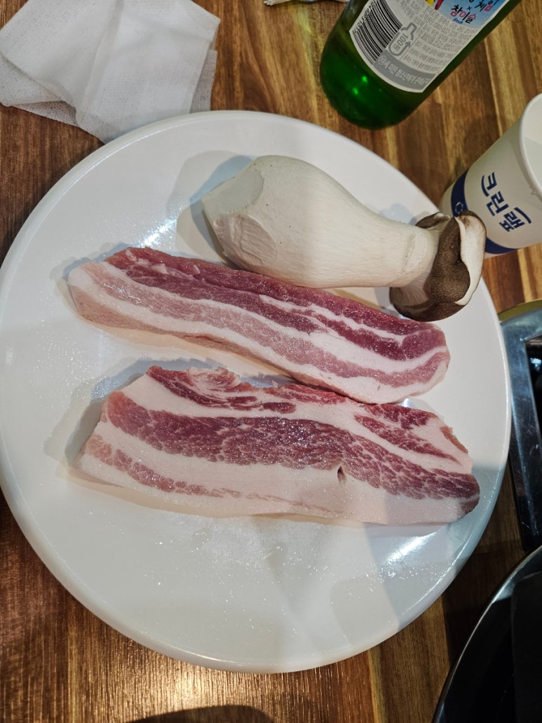 황금돼지삼겹뒷고기 이미지