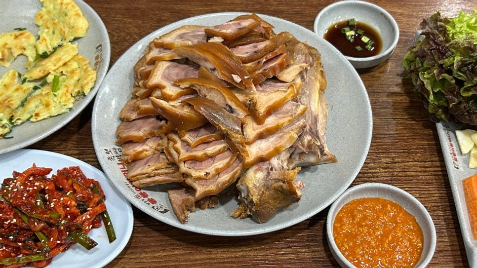 뚱뚱이할머니족발보쌈 이미지