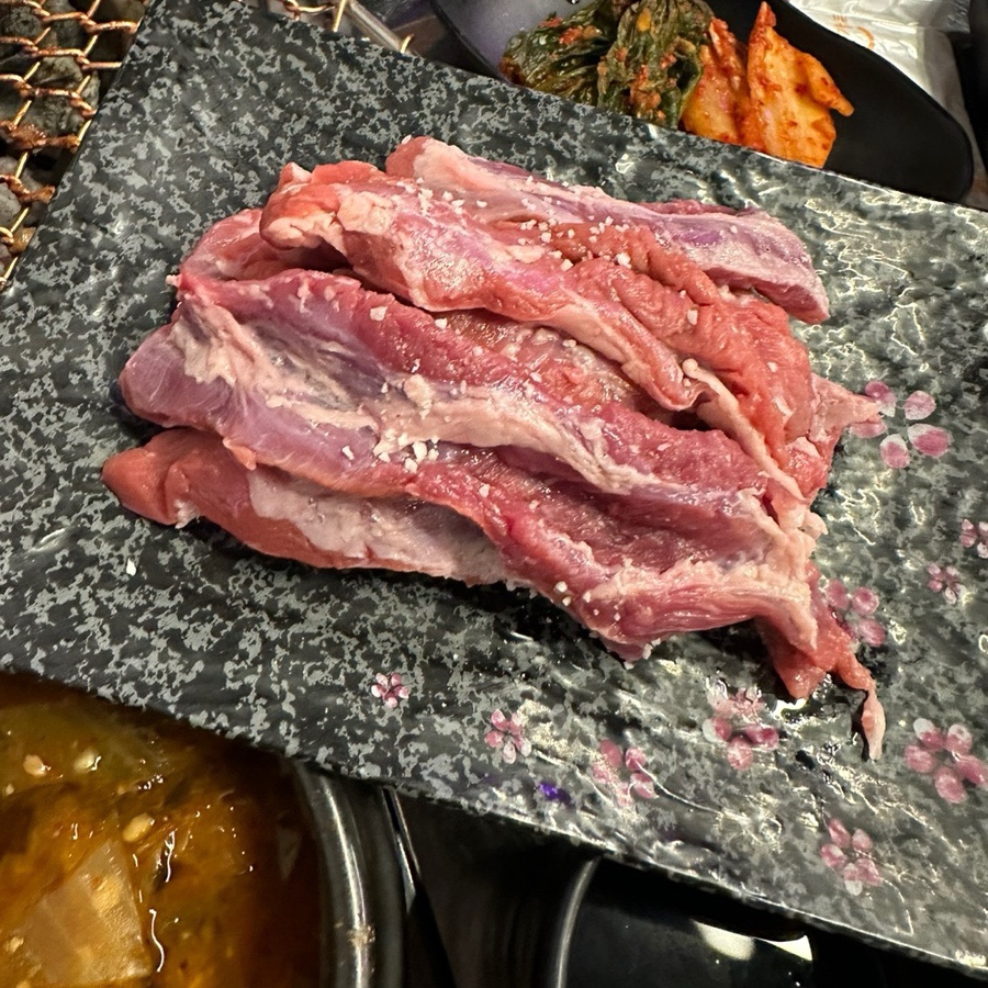 돈구이 바람났네 닭이랑 이미지