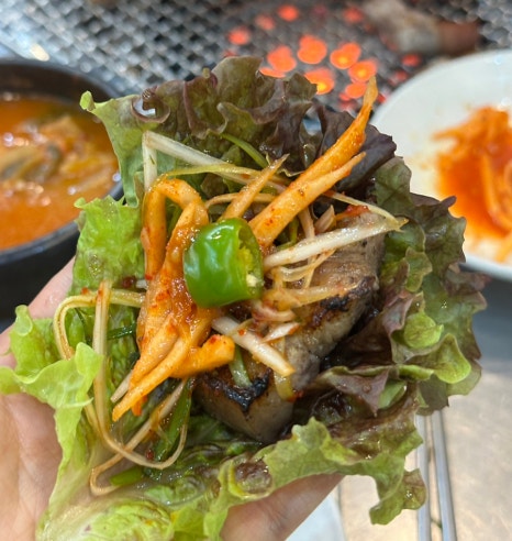 상무꽃돼지 이미지