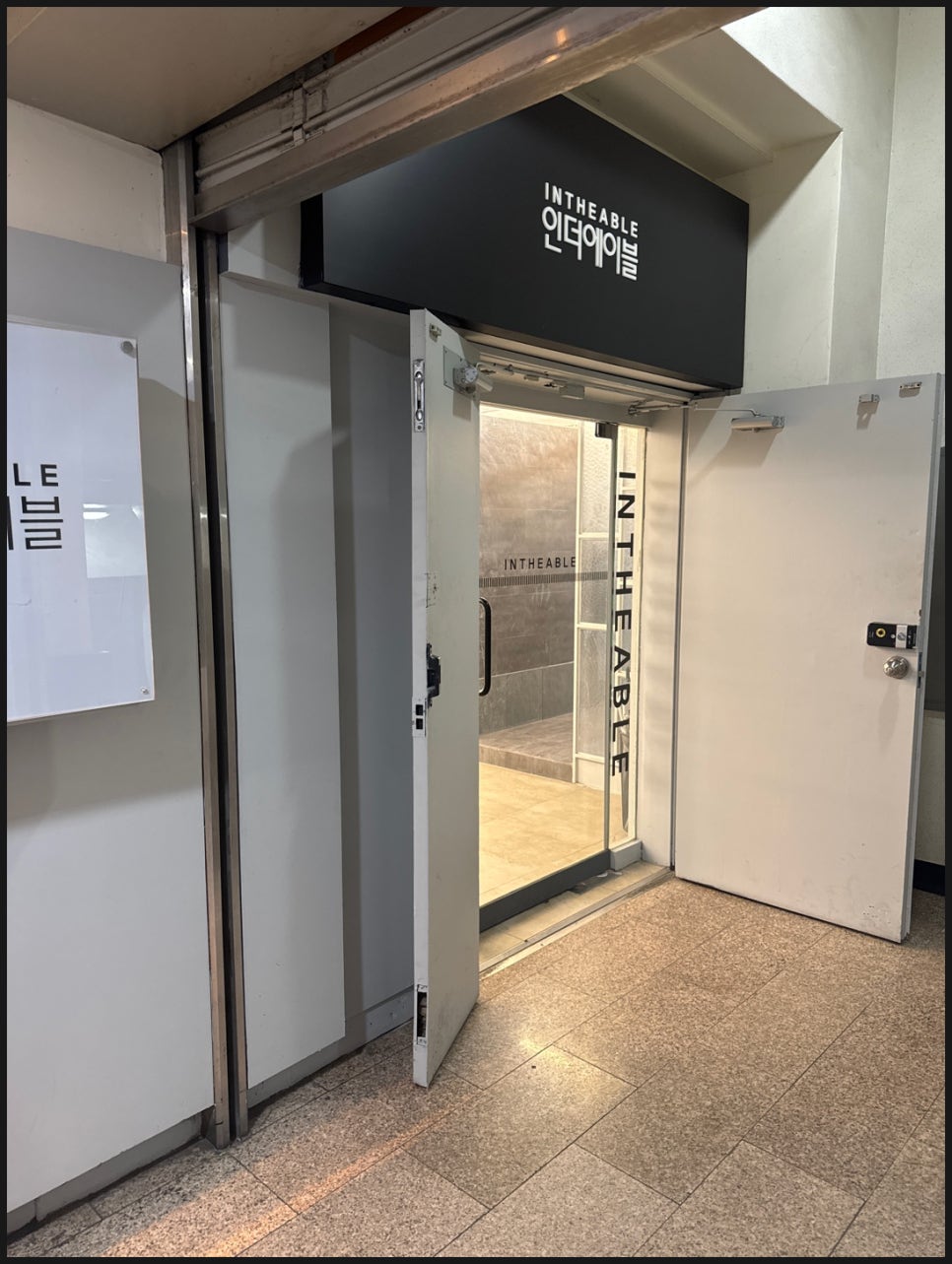 인더에이블 이미지