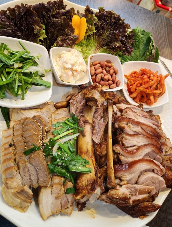 옛이담골수제족발얼음막걸리 이미지