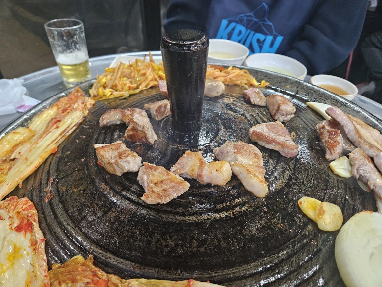 옛날솥뚜껑삼겹 이미지