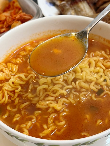 틈새라면 이미지
