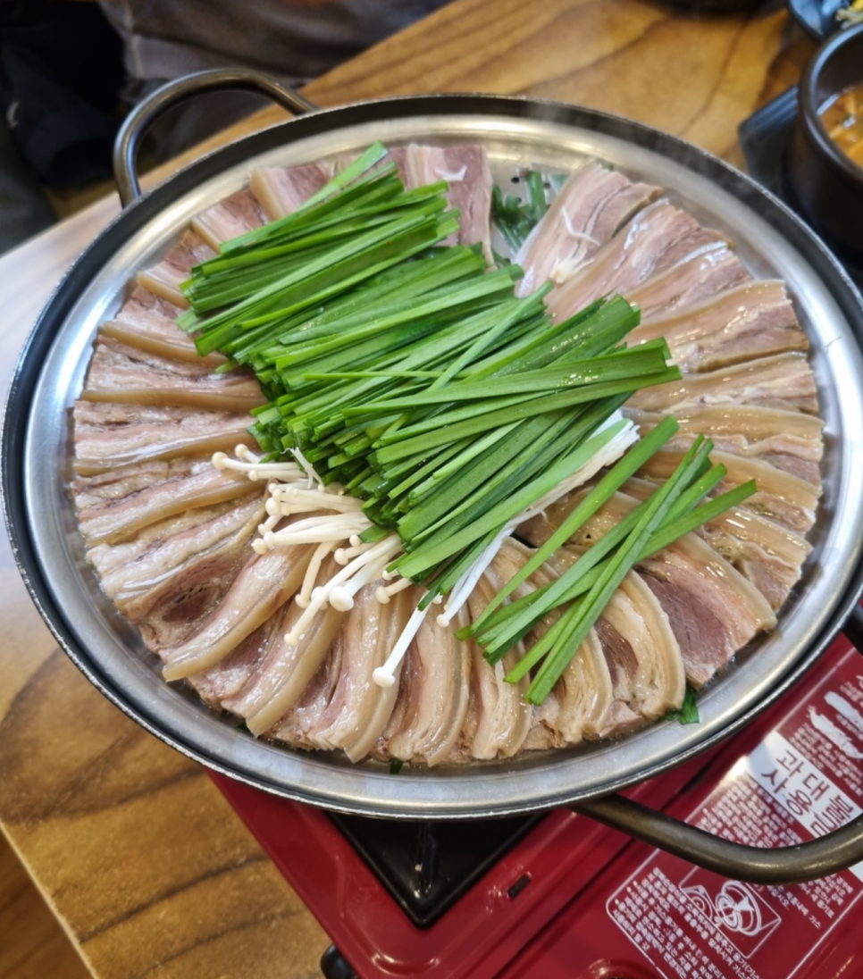 흑염소탕전문 이미지