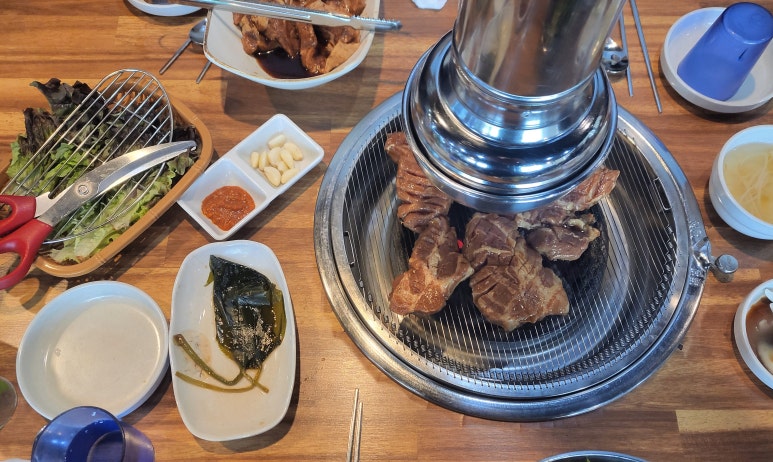 한돈참숯꼬기 이미지