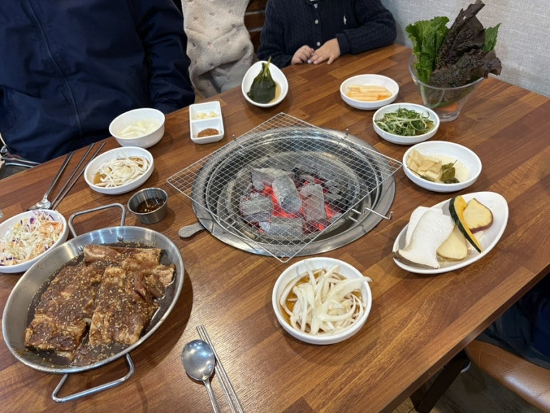 돼장금숯불양념돼지갈비 이미지