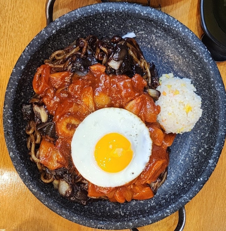 반곡 돌위에 짜장 이미지