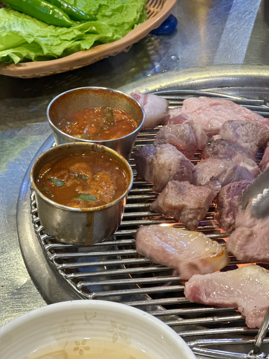 돈돼지연탄구이 이미지