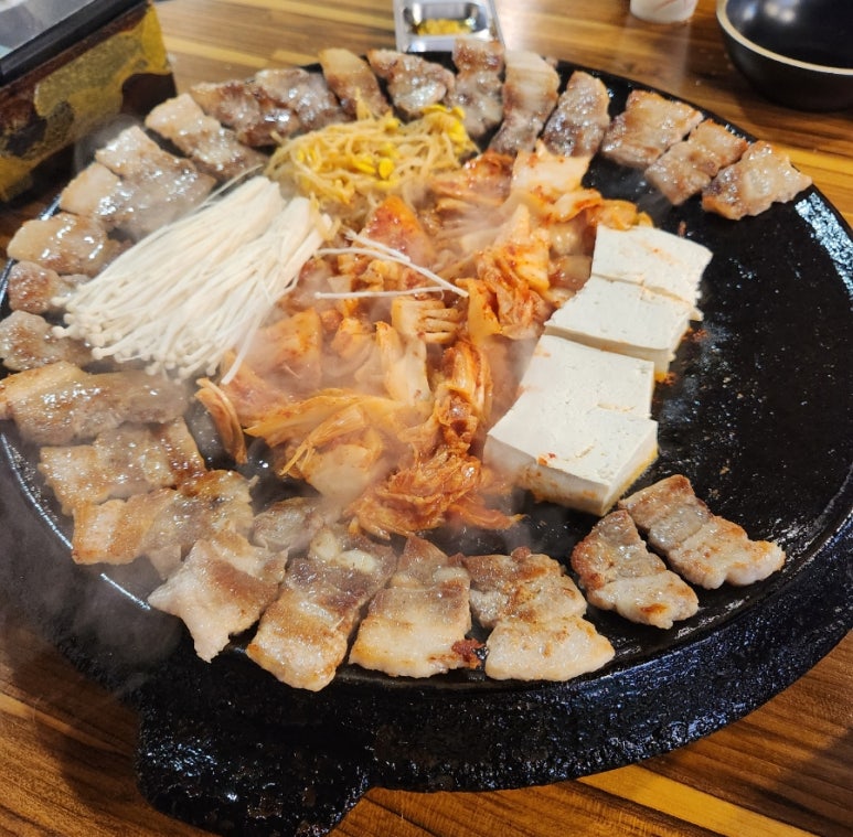 무쇠김치삼겹 대전봉명점 이미지