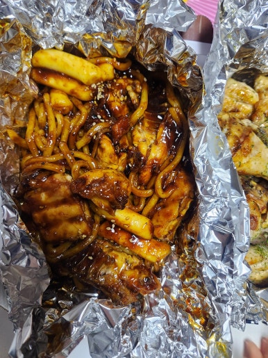 뚱땡이숯불두마리치킨 이미지