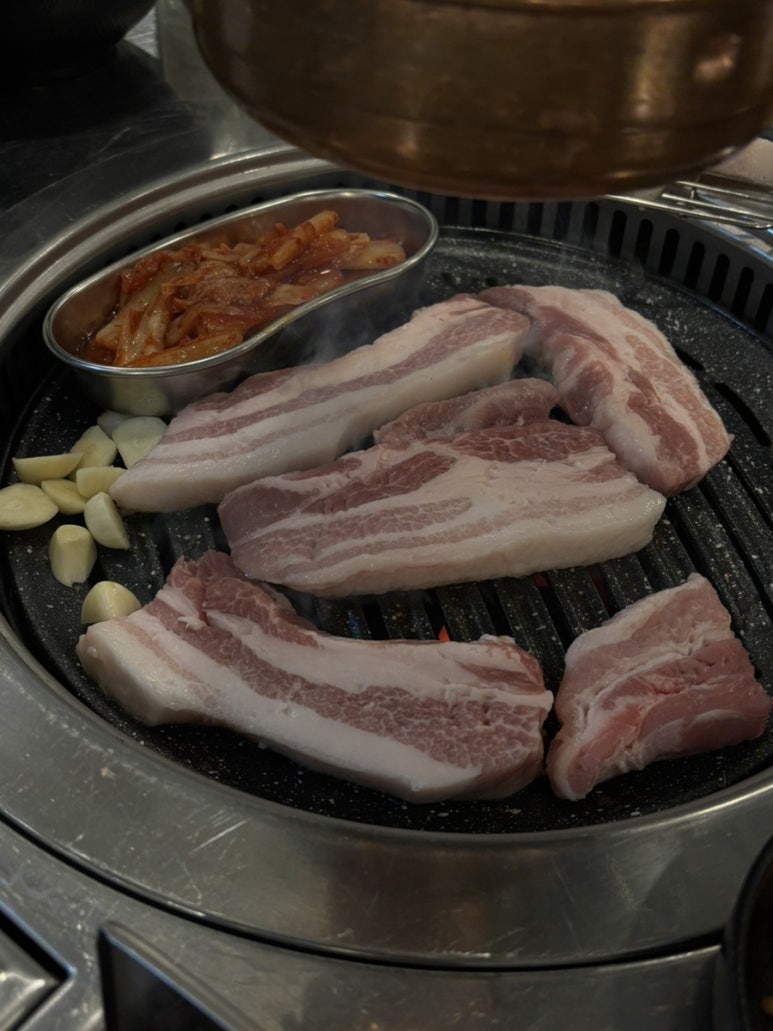 여기오면돈돼지 이미지