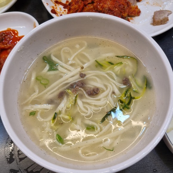 훼미리손칼국수;보쌈 이미지