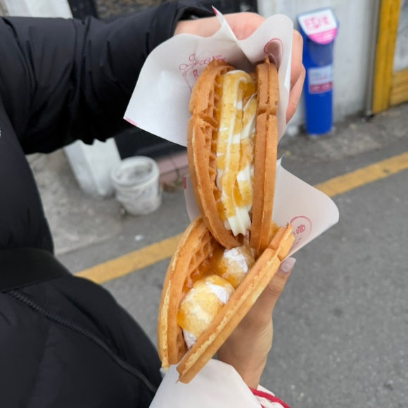 돼지와플&요거트아이스크림 이미지