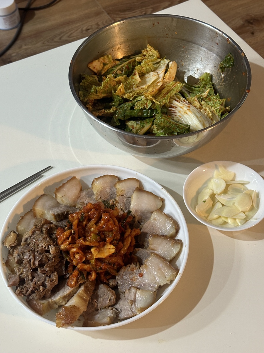욱이수육 이미지