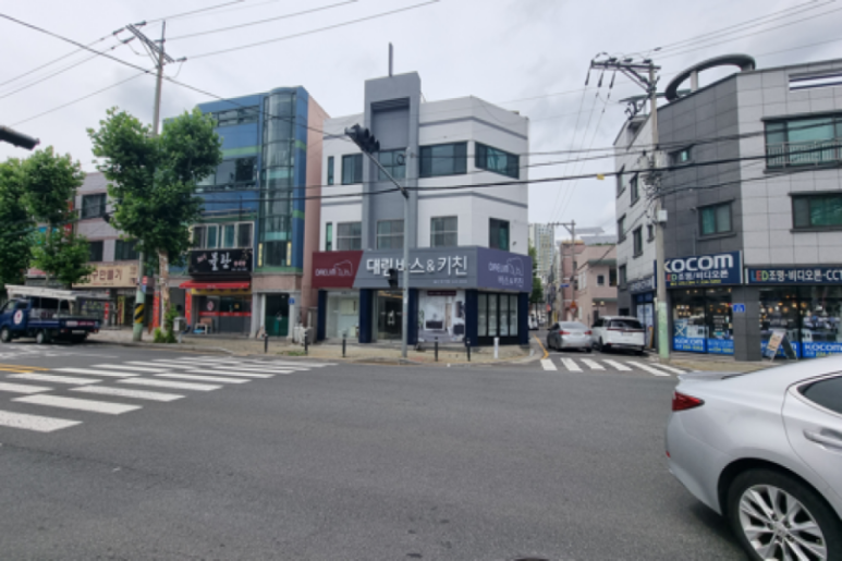 간판하는청년들 이미지