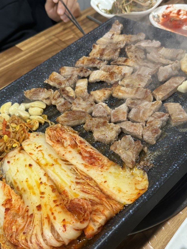 돈뜰꽃돼지 이미지