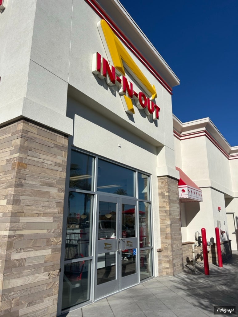 IN-N-OUT 주유소 이미지