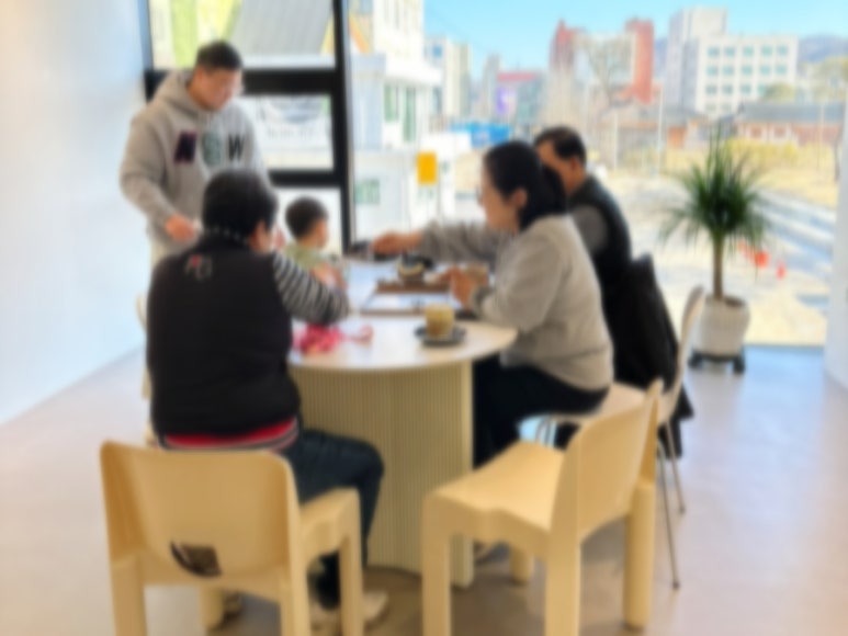 더위드스페이스 이미지