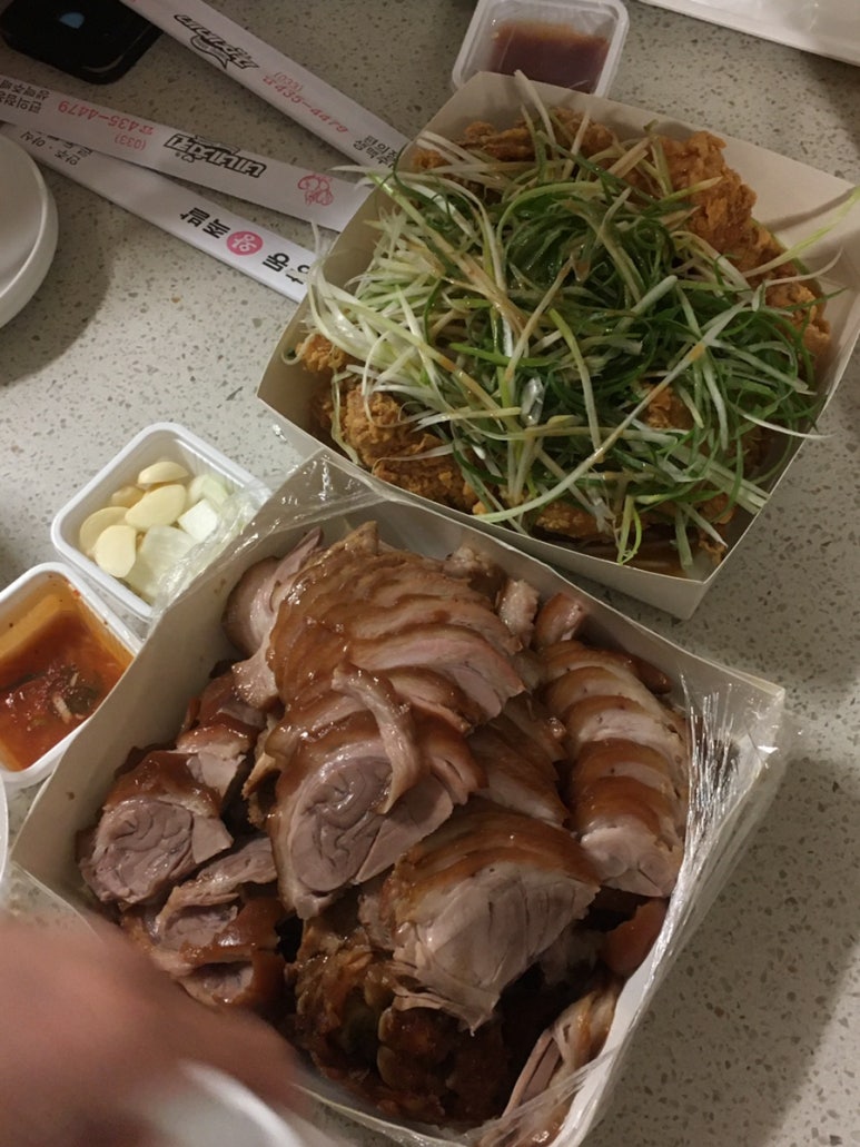 네네치킨ㆍ장충동왕족발보쌈 이미지