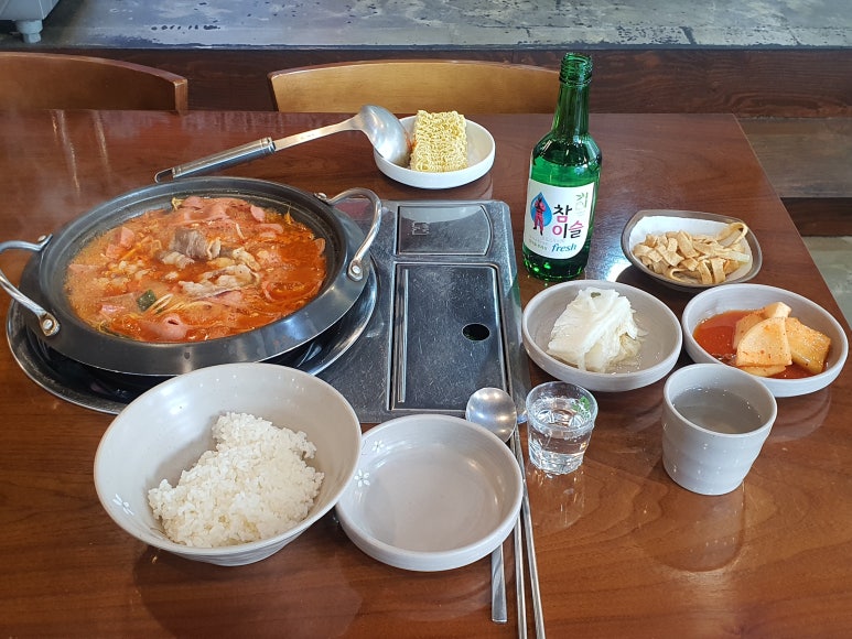 부대찌개VS삼겹살해뜰면 이미지