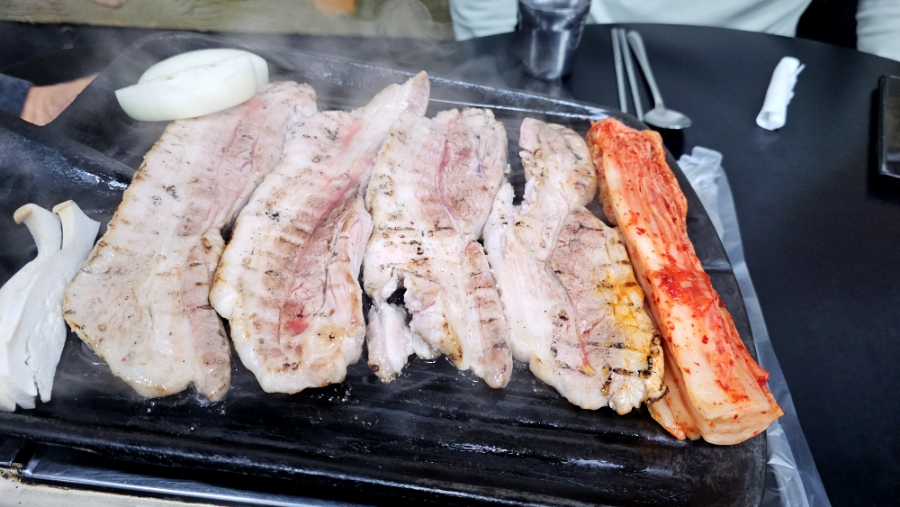 삽자루든돼지 이미지