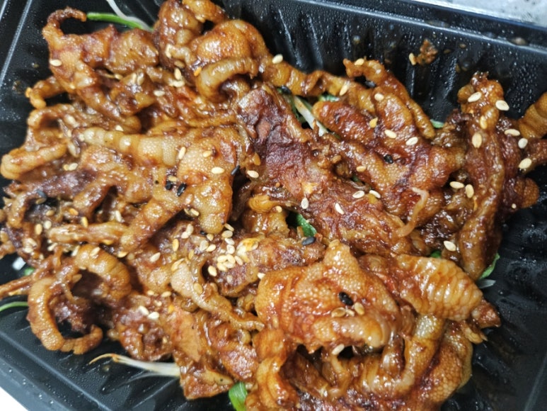 욕쟁이 할매닭발 이미지