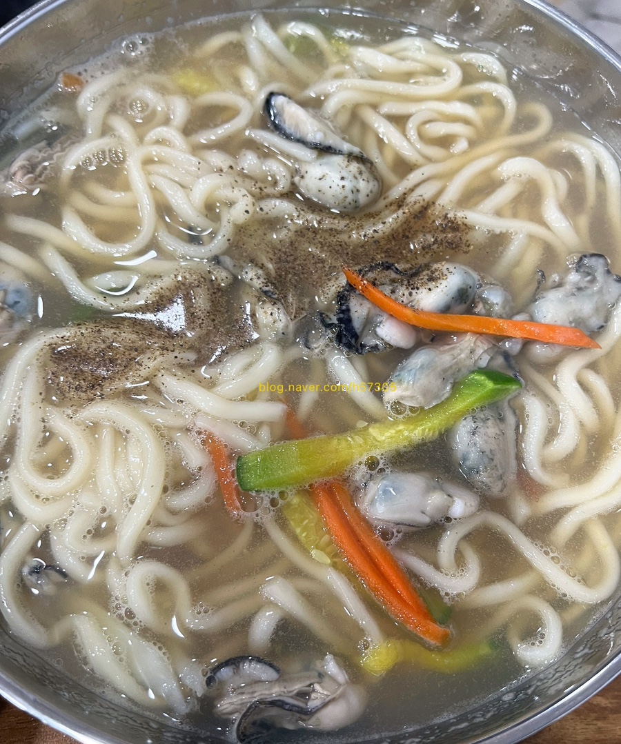 삐뚤이칼국수 이미지