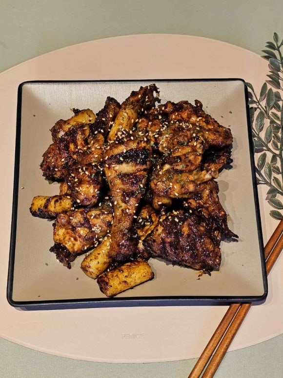 찐이야숯불두마리치킨 이미지